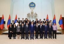 ЕТГ: Олон улсын олимпиадад амжилттай оролцсон сурагчид, Зохион байгуулах хороодод шагнал гардууллаа