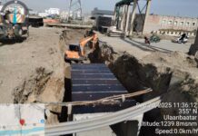 НИЙСЛЭЛ: “Хөсөг трейд”-ийн баруун урд уулзвар хүртэлх 1.3 км авто замын өргөтгөлийн хэсэгт цементээр бэхжүүлсэн суурийн ажил хийлээ