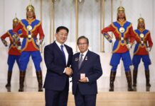 ЕТГ: Бөөр, элэг шилжүүлэн суулгах аргыг нэвтрүүлж, нутагшуулсан Д.Нямсүрэн, О.Сэргэлэн нарт Ардын эмч цол хүртээлээ