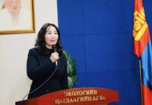 НИТХ: Оюутны “Менторшип” хөтөлбөрт шалгарсан “Байгаль 360” шилдэг төсөлд ногоон хөгжлийн хороо тэтгэлэг гардуулжээ