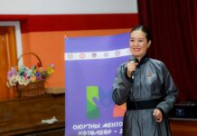 НИТХ-ын Хүний хөгжлийн хороо хүүхдийн эсрэг гэмт хэргийг бууруулах чиглэлээр шалгарсан шилдэг төслийн 20 оюутанд тэтгэлэг гардуулжээ