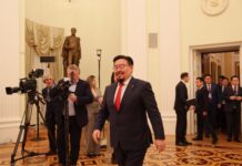 ЗГ: Монгол улсын Ерөнхий сайд Г.Занданшатар ОХУ-ын ерөнхийлөгч В.В.Путинд бараалхжээ