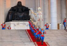 ЕТГ: Төрийн далбааг мандуулж, Их цагаан тугийг цэнгүүллээ