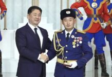 ОБ-ын гурван албан хаагч төрийн дээд одон, медалиар шагнуулжээ