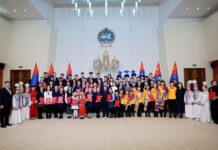 Ерөнхий сайд Г.Занданшатар 2025 оны онцлох хүүхдүүдэд шагнал гардуулж, баяр хүргэлээ