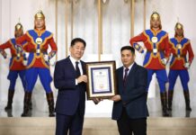 ЕТГ: Шилдэг залуу эрдэмтэн, эмч нар Ерөнхийлөгчийн нэрэмжит шагнал хүртлээ