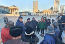 УИХ-ын гишүүн Ц.Мөнхбат, Г.Ганбаатар нар орон нутгаас ирж тайван жагссан малын эмч нартай уулзжээ