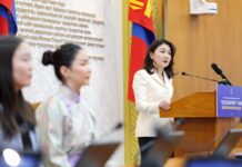 УИХ: “Монгол Улсын Үндсэн хуулийн өдөр”-т зориулсан эсээ бичлэгийн уралдааны шилдгүүдэд шагнал гардуулжээ