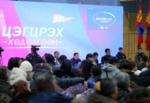 ЗГ: Г.Занданшатар Дорноговь аймгийн иргэдийн төлөөлөлтэй уулзаж, тулгамдаж буй асуудлаа хэлэлцлээ