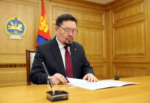 Ухаа худаг, Нарийнсухайт, Тавантолгойн бүлэг ордын нэг Барууннаран болон “Ачит ихт” компанийн эзэмшиж буй Эрдэнэтийн зэсийн үүсмэл ордын өгөөжийн 60 хувийг ард түмэнд хүртээх урьдчилсан тохиролцоонд хүрсэн хэлцэлд талууд гарын үсэг зурлаа