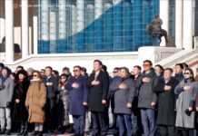 Их жанжин Д.Сүхбаатарын хөшөөнд цэцэг өргөжээ