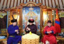 ЕТГ: Монгол Улсын Ерөнхийлөгч У.Хүрэлсүх Есөн хөлт цагаан туганд хүндэтгэл үзүүлж, Төрийн золголт хийв