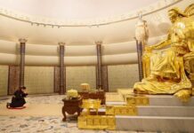 ЕТГ: Монгол Улсын Ерөнхийлөгч У.Хүрэлсүх Эзэн Богд Чингис хааны шүтээнд хүндэтгэл үзүүллээ