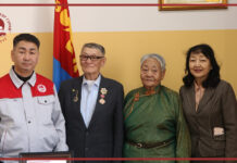 “Зорчигч тээвэр гурав” ОНӨААТҮГ гавьяаны амралтанд гарсан ахмадууддаа хүндэтгэл үзүүлжээ