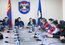 НИЙСЛЭЛ: Өв соёлоо хамгаалж, морин уралдааныг нэгдсэн стандарттай болгох асуудлаар уяачдын төлөөлөлтэй НИТХ-ын төлөөлөгч Б.Сэмжидмаа уулзжээ