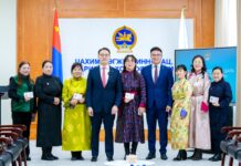 ЦХИХХЯ: Сар шинийн баярыг угтан төрийн одон медаль, салбарын шагнал гардууллаа