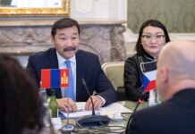 УИХ-ын дэд дарга Ж.Бат-Эрдэнэ, УИХ-ын гишүүн А.Ариунзаяа нар БНЧУ-д айлчилж байна