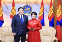 УИХ-ын гишүүн Р.Сэддорж: Ерөнхийлөгчийн зарлигаар Өмнөговь аймагт ажиллаж, амьдардаг ахмадуудад төрийн дээд шагнал гардууллаа