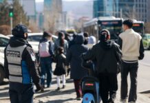 НИТХ:Скүүтер, мопедтой иргэд ихэвчлэн чихэвчтэй, хоёулаа сундалж явж байгаа нь эрсдлийг нэмэгдүүлж байна