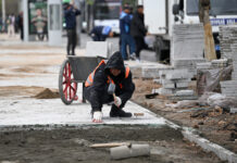 НИЙСЛЭЛ: Өнөөдрийн байдлаар таван байршилд явган хүний зам шинэчлэх ажил үргэлжилж байна