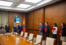 ЕТГ: Монгол Улсын Ерөнхийлөгч У.Хүрэлсүх Монгол Улсаас гадаадын улсуудад суух Онц бөгөөд Бүрэн эрхт Элчин сайд нарт Итгэмжлэх жуух бичгийг нь гардуулжээ