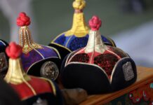 НИЙСЛЭЛ: Үндэсний их баяр наадмын шагайн харваа насанд хүрэгчдийн багийн харваагаар үргэлжилж байна