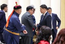 НИТХ: Улаанбаатар хотын хөгжил цэцэглэлтэд үнэтэй хувь нэмрээ оруулсан иргэдэд Төрийн одон, медаль гардуулж, Нийслэлийн дээд шагнал “Хангарди” одонгоор шагналаа
