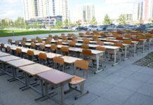 НИЙСЛЭЛ: Нийслэлийн ерөнхий боловсролын гурван сургуульд 300 ширээ, сандал хандивлалаа