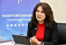 УИХ-ын гишүүн Б.Мөнхсоёл “Нээлттэй парламент” танхимд ажиллаж, иргэдтэй уулзлаа