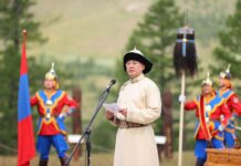 ЕТГ: Эзэн Богд Чингис хааны сүр хүч, суу билгийн авшигтай Хар зүрх уулын тэнгэрийг тахих төрийн тахилга боллоо