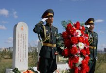НИТХ: Харьд хэлмэгдсэн Монголын 249 иргэний дурсгалын гэрэлт хөшөөнд хүндэтгэл үзүүллээ